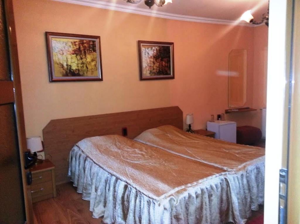 Family Hotel Silvestar Veliko Tarnovo Room photo