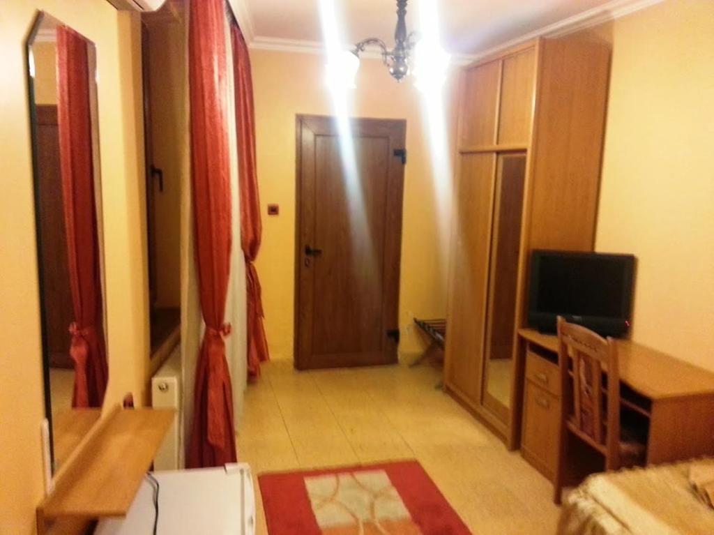 Family Hotel Silvestar Veliko Tarnovo Room photo