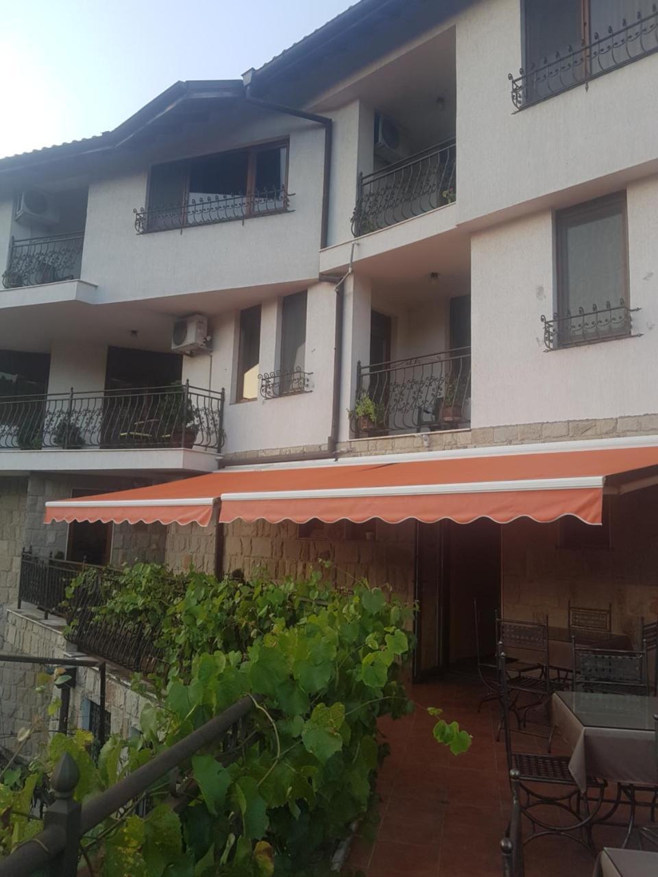 Family Hotel Silvestar Veliko Tarnovo Exterior photo